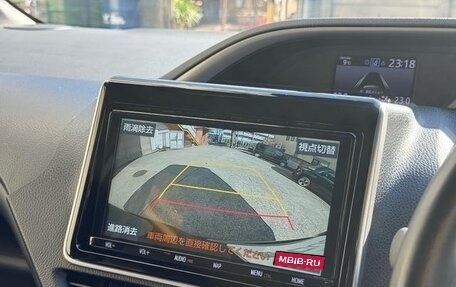 Toyota Voxy III, 2021 год, 2 070 000 рублей, 14 фотография