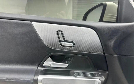 Mercedes-Benz GLB, 2022 год, 2 500 000 рублей, 11 фотография