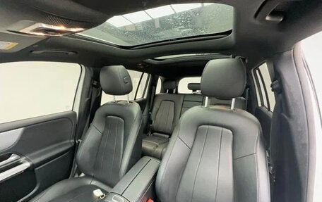 Mercedes-Benz GLB, 2022 год, 2 500 000 рублей, 14 фотография