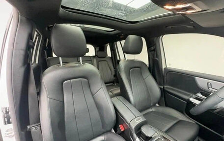 Mercedes-Benz GLB, 2022 год, 2 500 000 рублей, 12 фотография