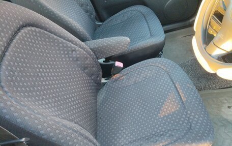 Toyota FunCargo, 2004 год, 550 000 рублей, 7 фотография