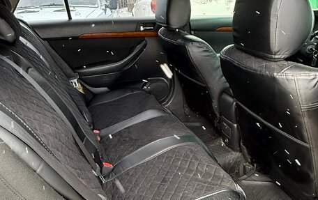 Toyota Avensis III рестайлинг, 2006 год, 900 000 рублей, 10 фотография