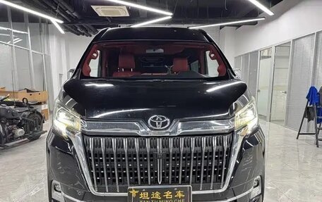 Toyota HiAce H300, 2024 год, 9 000 000 рублей, 2 фотография