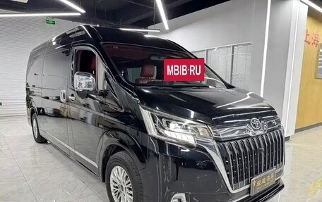 Toyota HiAce H300, 2024 год, 9 000 000 рублей, 3 фотография