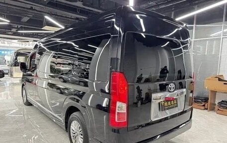 Toyota HiAce H300, 2024 год, 9 000 000 рублей, 6 фотография