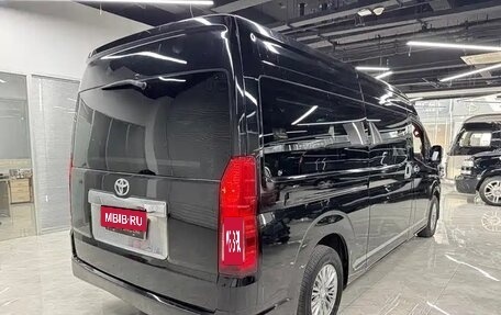 Toyota HiAce H300, 2024 год, 9 000 000 рублей, 4 фотография