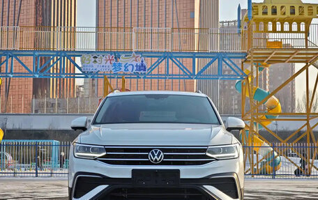 Volkswagen Tiguan II, 2023 год, 2 789 000 рублей, 2 фотография