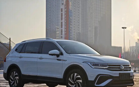 Volkswagen Tiguan II, 2023 год, 2 789 000 рублей, 3 фотография