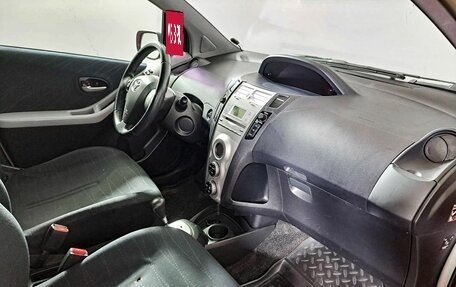 Toyota Yaris III рестайлинг, 2008 год, 459 000 рублей, 11 фотография