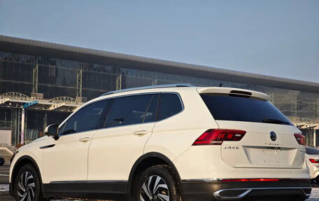 Volkswagen Tiguan II, 2023 год, 2 789 000 рублей, 6 фотография