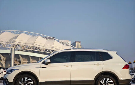 Volkswagen Tiguan II, 2023 год, 2 789 000 рублей, 7 фотография