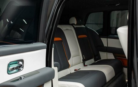 Rolls-Royce Cullinan, 2023 год, 47 000 000 рублей, 22 фотография