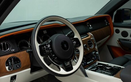 Rolls-Royce Cullinan, 2023 год, 47 000 000 рублей, 15 фотография