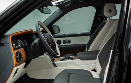 Rolls-Royce Cullinan, 2023 год, 47 000 000 рублей, 17 фотография