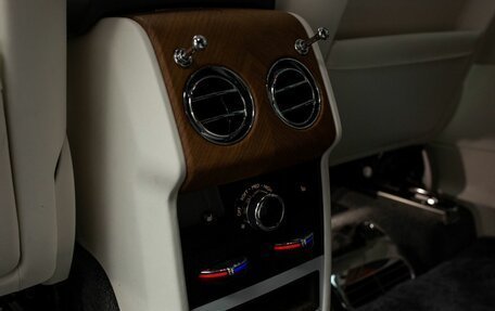 Rolls-Royce Cullinan, 2023 год, 47 000 000 рублей, 19 фотография