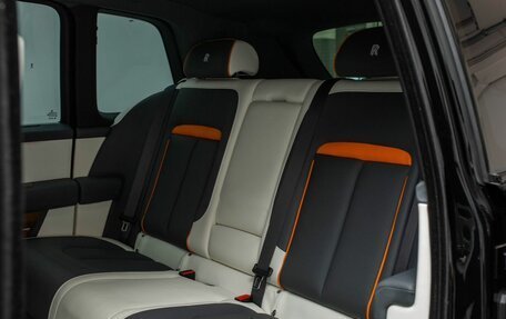 Rolls-Royce Cullinan, 2023 год, 47 000 000 рублей, 18 фотография