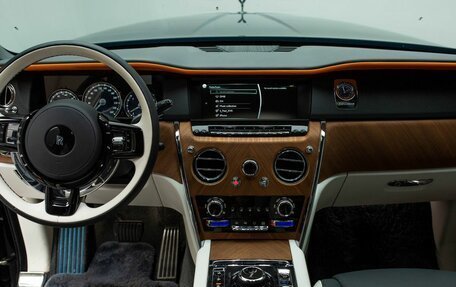 Rolls-Royce Cullinan, 2023 год, 47 000 000 рублей, 25 фотография