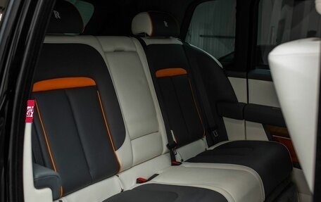 Rolls-Royce Cullinan, 2023 год, 47 000 000 рублей, 21 фотография