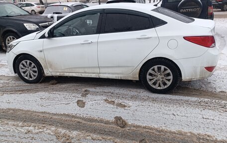 Hyundai Solaris II рестайлинг, 2015 год, 650 000 рублей, 3 фотография