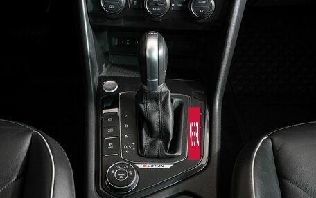 Volkswagen Tiguan II, 2017 год, 2 350 000 рублей, 20 фотография