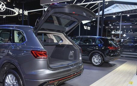 Volkswagen Touareg III, 2025 год, 7 900 000 рублей, 19 фотография