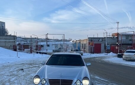 Mercedes-Benz E-Класс, 2001 год, 570 000 рублей, 1 фотография