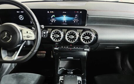 Mercedes-Benz CLA, 2019 год, 2 997 000 рублей, 15 фотография