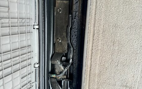 Toyota Land Cruiser 100 рестайлинг 2, 2007 год, 2 200 000 рублей, 6 фотография