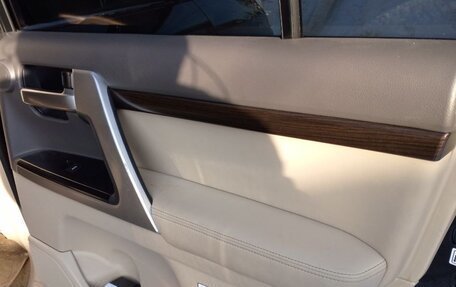 Toyota Land Cruiser 200, 2018 год, 7 400 000 рублей, 10 фотография