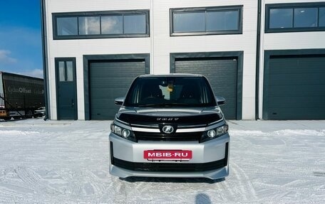 Toyota Voxy III, 2016 год, 1 949 900 рублей, 9 фотография