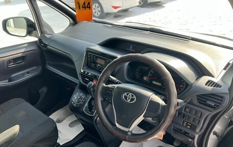 Toyota Voxy III, 2016 год, 1 949 900 рублей, 11 фотография