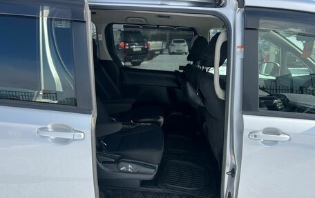 Toyota Voxy III, 2016 год, 1 949 900 рублей, 17 фотография