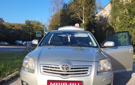 Toyota Avensis III рестайлинг, 2007 год, 800 000 рублей, 1 фотография