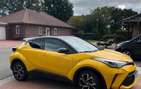 Toyota C-HR I рестайлинг, 2020 год, 4 181 000 рублей, 2 фотография