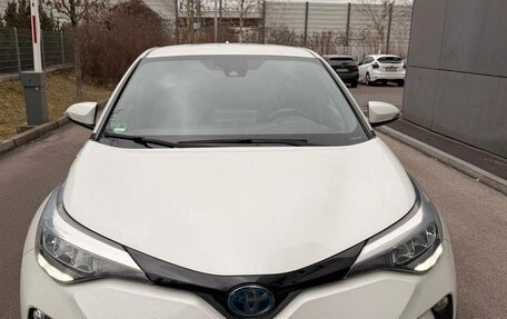 Toyota C-HR I рестайлинг, 2020 год, 2 500 000 рублей, 6 фотография