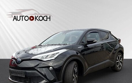 Toyota C-HR I рестайлинг, 2022 год, 4 000 000 рублей, 2 фотография