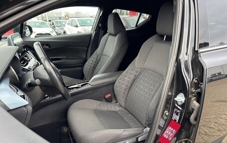 Toyota C-HR I рестайлинг, 2022 год, 4 000 000 рублей, 8 фотография