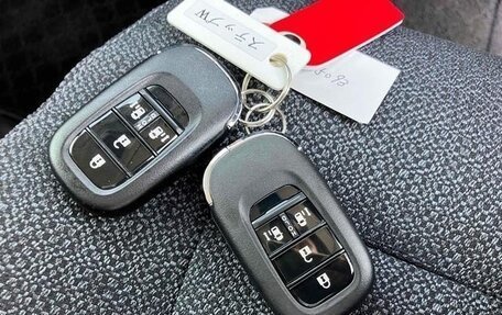 Honda Stepwgn, 2023 год, 2 600 000 рублей, 10 фотография