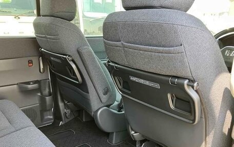 Honda Stepwgn, 2023 год, 2 600 000 рублей, 14 фотография