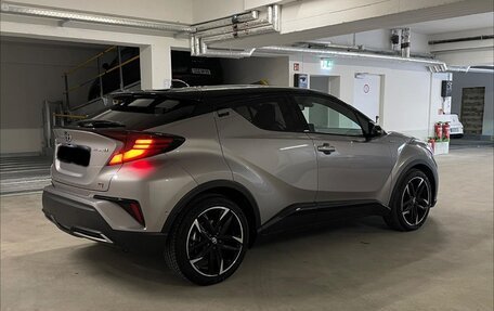 Toyota C-HR I рестайлинг, 2022 год, 4 330 000 рублей, 5 фотография