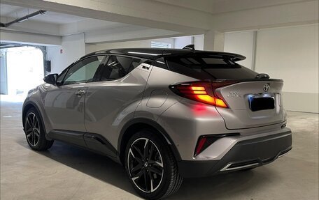 Toyota C-HR I рестайлинг, 2022 год, 4 330 000 рублей, 7 фотография