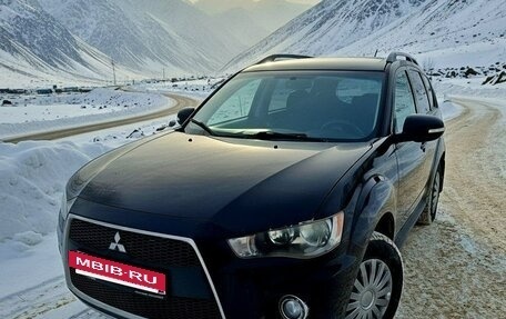 Mitsubishi Outlander III рестайлинг 3, 2010 год, 595 000 рублей, 4 фотография