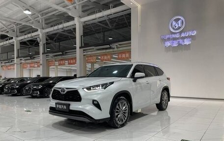 Toyota Highlander, 2023 год, 5 600 000 рублей, 1 фотография