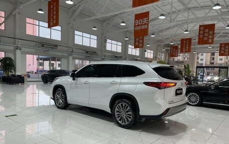 Toyota Highlander, 2023 год, 5 600 000 рублей, 5 фотография
