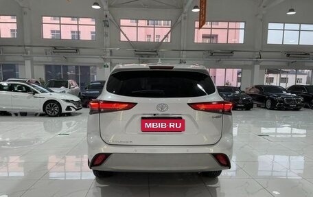 Toyota Highlander, 2023 год, 5 600 000 рублей, 6 фотография