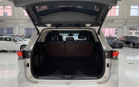 Toyota Highlander, 2023 год, 5 600 000 рублей, 7 фотография