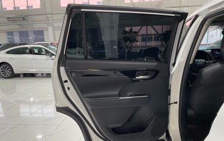 Toyota Highlander, 2023 год, 5 600 000 рублей, 19 фотография