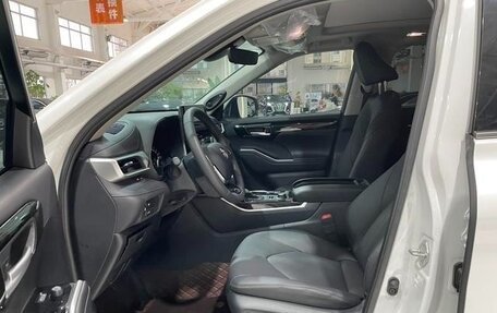 Toyota Highlander, 2023 год, 5 600 000 рублей, 9 фотография