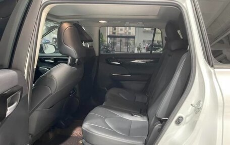 Toyota Highlander, 2023 год, 5 600 000 рублей, 20 фотография