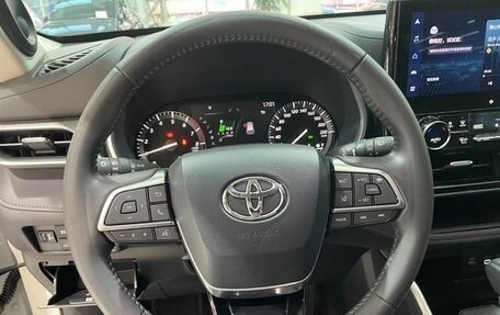 Toyota Highlander, 2023 год, 5 600 000 рублей, 11 фотография